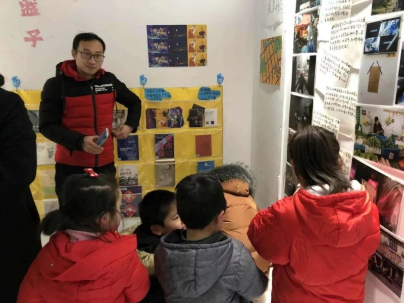 来展厅的小朋友们