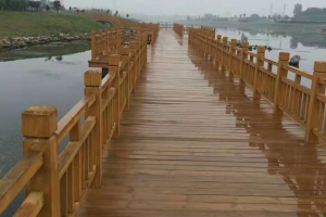 烟台海滨浴场防腐木栈道