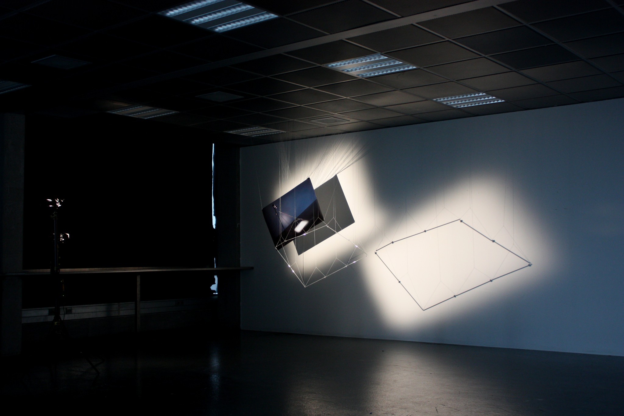 The Noise From Ceiling(装置全景Light-installation, 2012)