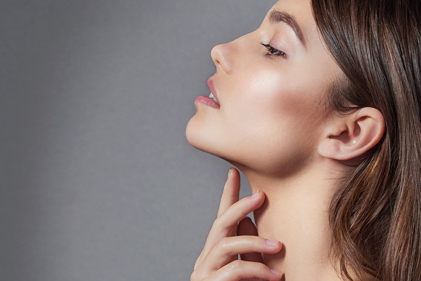 How-to-take-care-of-your-neck-over-time