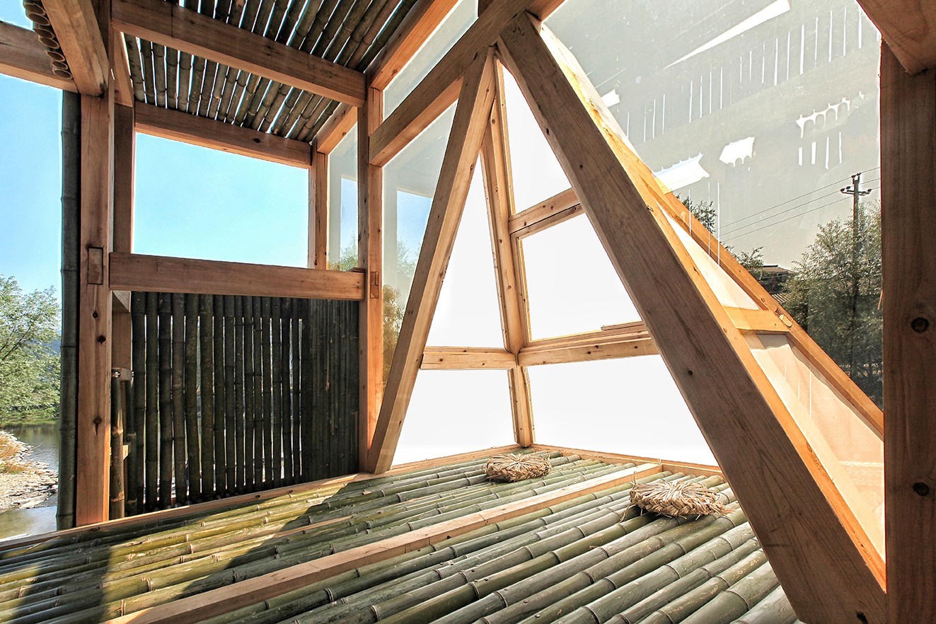 The Mirrored Sight Shelter11