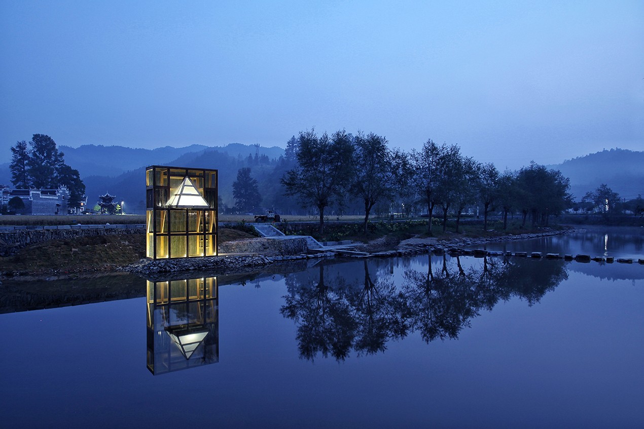 The Mirrored Sight Shelter21