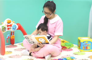 贝格尔托育老师引导宝贝阅读儿童书籍