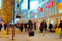 Shoppers_on_Dundas_near_Yonge
