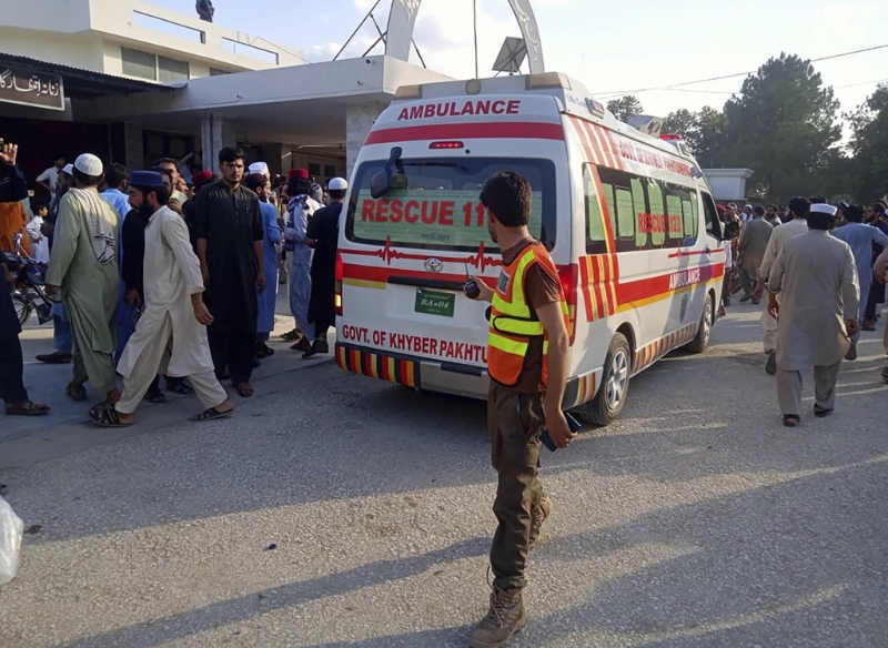 当地时间7月30日，巴基斯坦西北部一个政党集会现场发生炸弹爆炸。（图源：美联社）