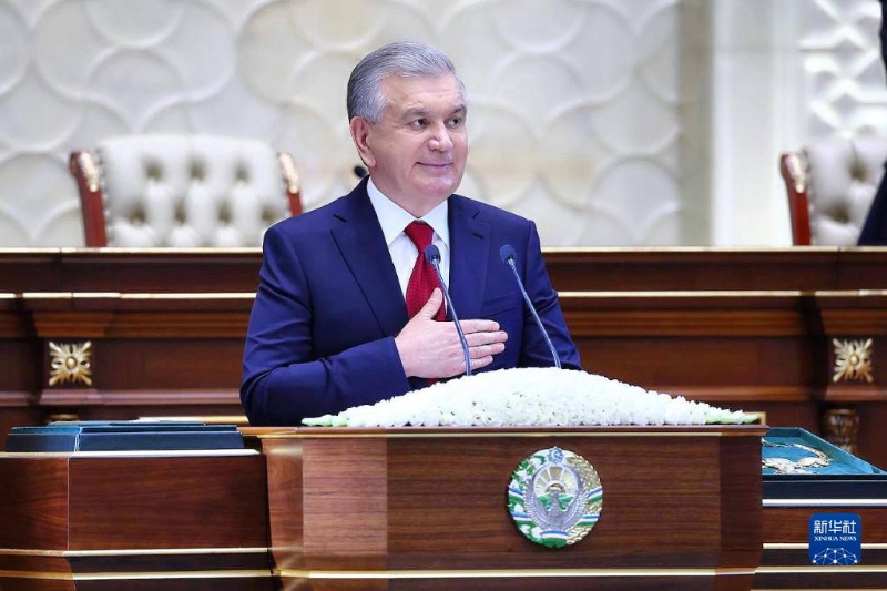 7月14日，在乌兹别克斯坦塔什干，米尔济约耶夫在乌最高会议（议会）出席就任总统仪式。（图源：新华社）
