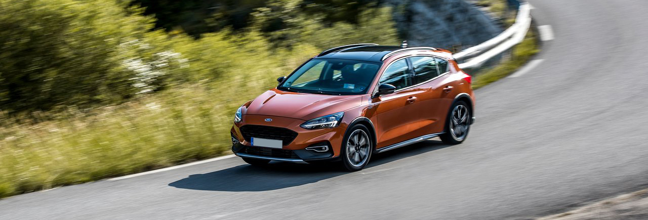 Ford-Focus_Active-2019