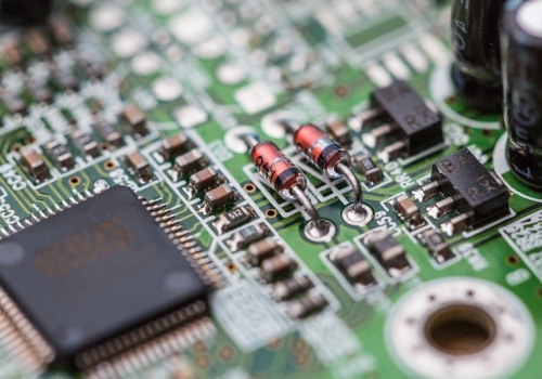 electronics-chip-board-hardware-close-up-picjumbo-com