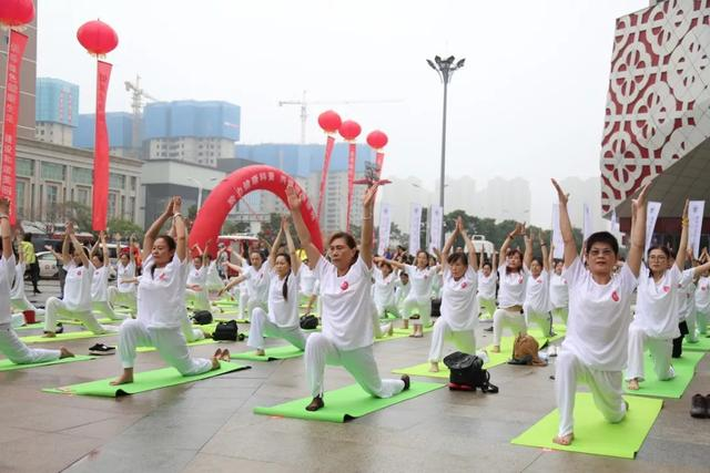 2018健康江苏行徐州地区推广活动火热开启，现场气氛热烈，群众健身激情高昂