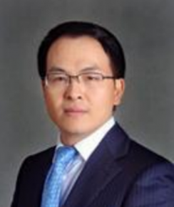 劉朝暉先生在私募基金、風險投資和企業管理領域擁有豐富經驗。在過去的15年里,劉先生主導了多個大型并購和投資項目,并作為早期投資人和聯合發起人參與了數家成功的創業企業。
劉先生曾在多家大型企業董事會擔任董事職務。在此之前,劉先生是方源資本早期團隊成員之一,并長期負責基金在消費領域的投資業務。更早前,他在寶潔公司和可口可樂中國擔任高管。
劉先生畢業于美國密歇根大學商學院,擁有MBA學位。
劉先生的代表性投資案例有:威馬汽車(個人投資威馬汽車并主導參與完成近百億元融資),哈羅單車(A輪),車通云(天使投資人),某豪華車經銷商集團控股投資,啟德教育并購投資,可口可樂并購匯源果汁等。 劉朝暉先生在私募基金、風險投資和企業管理領域擁有豐富經驗。在過去的15年里,劉先生主導了多個大型并購和投資項目,并作為早期投資人和聯合發起人參與了數家成功的創業企業。
劉先生曾在多家大型企業董事會擔任董事職務。在此之前,劉先生是方源資本早期團隊成員之一,并長期負責基金在消費領域的投資業務。更早前,他在寶潔公司和可口可樂中國擔任高管。
劉先生畢業于美國密歇根大學商學院,擁有MBA學位。
劉先生的代表性投資案例有:威馬汽車(個人投資威馬汽車并主導參與完成近百億元融資),哈羅單車(A輪),車通云(天使投資人),某豪華車經銷商集團控股投資,啟德教育并購投資,可口可樂并購匯源果汁等。