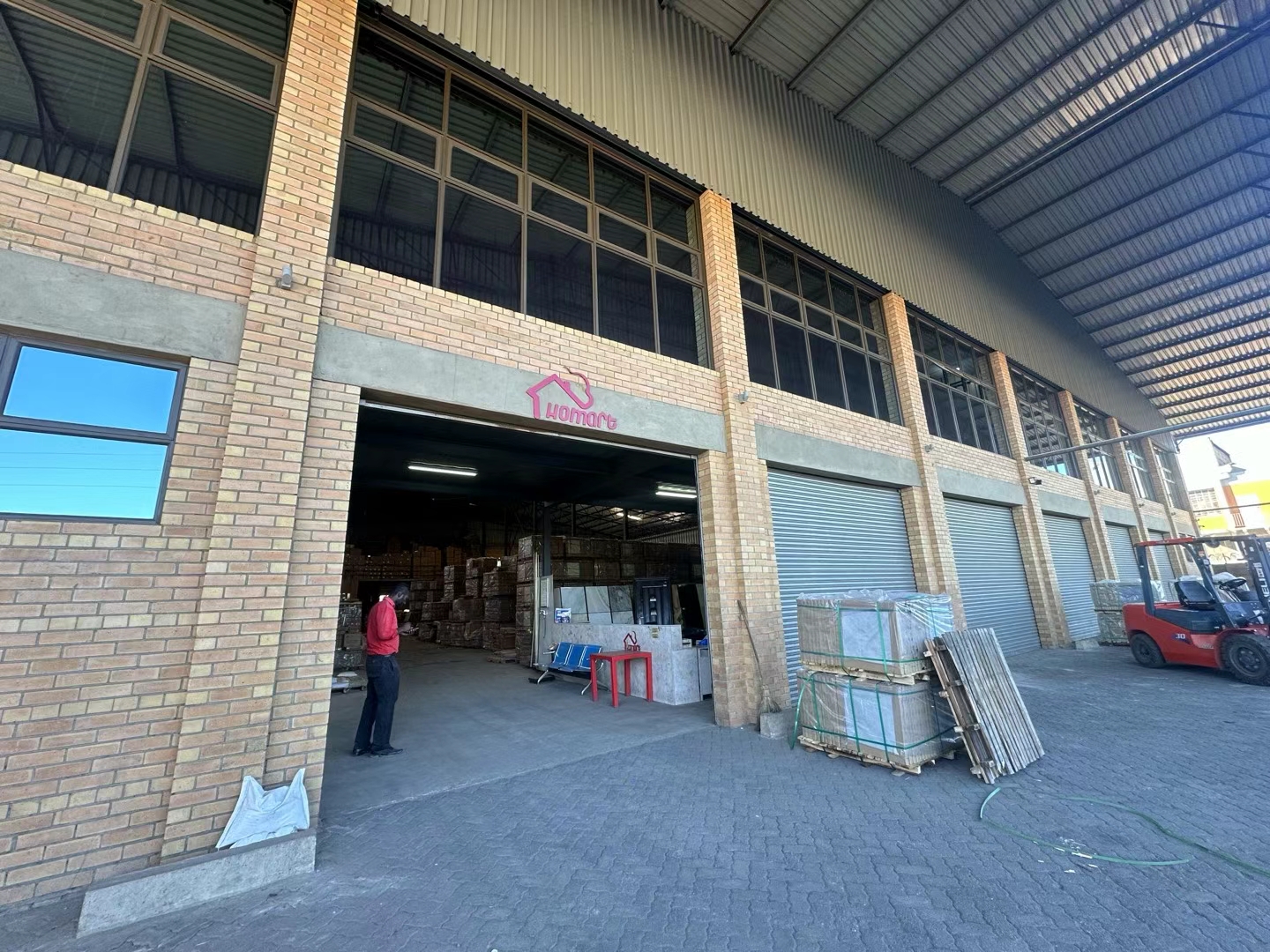一家从事建材领域的中国公司在非洲津巴布韦