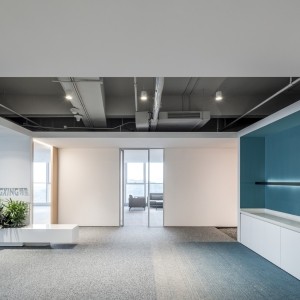 49 36F办公区中链接办公室与会议室的开放空间中的景观小品@摄影师张超+罗灿辉