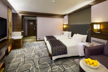 20020p000000furvm521A_W_1080_808_R5_D