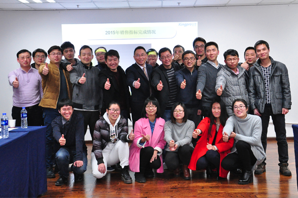 分享报告结束之后,大家合影留念;期盼已久的晚宴和抽奖活动正式开始。