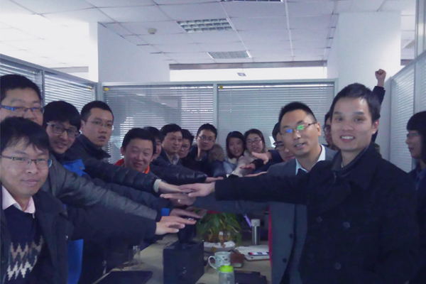 启动会议是灵魂与灵魂的遇见,点燃激情,开启梦想,肩负责任,金普人万众一心跨越巅峰,赢向未来。