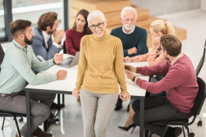 business woman smiling corporate work female confident professional manager executive office person entrepreneur portrait company leadership standing teamwork people senior meeting 会议 高年级 人民 团队合作 站立 领导能力 公司 肖像画 企业家 人 办公室 执行员 经理 专业人士 自信 女 工作 企业 面带微笑 女 商业