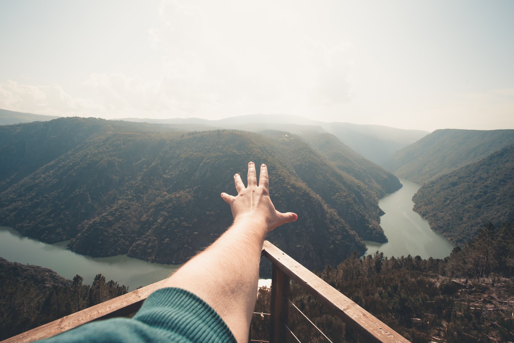 river and hills with a hand reaching outwards 一只手伸向外的河流和山丘