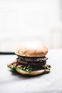 burger with lettuce and tomato on grey surface 生菜番茄灰面汉堡