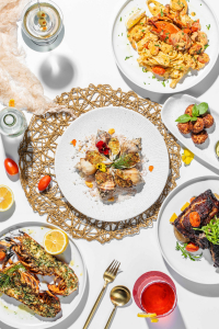 flatlay of varied plated food on white plates 白板上各种电镀食品的平版