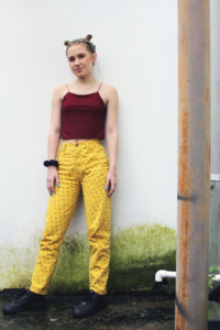 teenager fashion girl hip hipster pose clothes style outdoors urban model quirky hair person teen yellow pants female 女 短裤 黄色 少年 人 头发 怪诞 模型 城市 户外 风格 衣装 摆姿 潮人 髋 女孩 时尚 少年