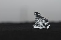 black and white stone on water 水面上的黑白石