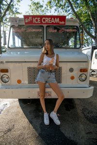 ice cream woman eating cone summer dessert girl stylish lifestyle female fashion hipster truck food people pose retro 复古 摆姿 人民 食物 卡车 潮人 时尚 女 生活方式 时髦 女孩 点心 夏天 锥 吃 女 乳膏 冰