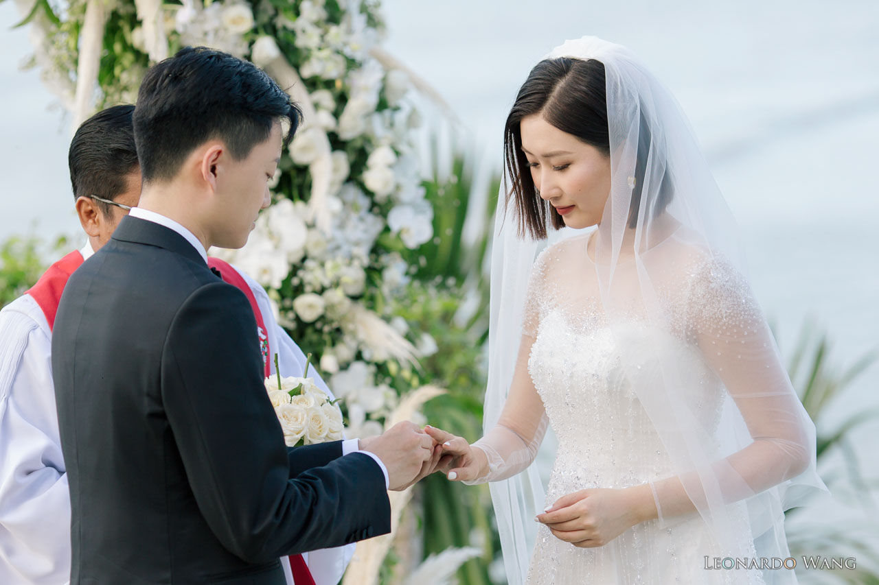 巴厘岛婚礼摄影-迷人的巴厘岛金巴兰四季酒店草坪婚礼