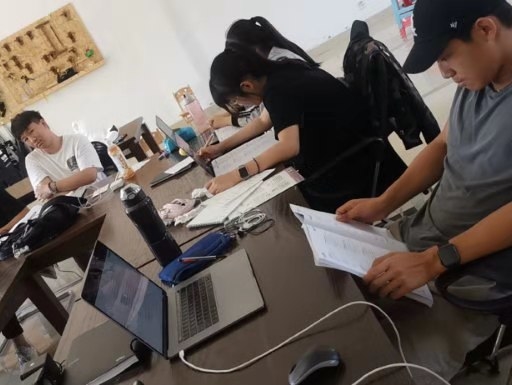 那个认真学习的男生好帅！（暑假集训营）