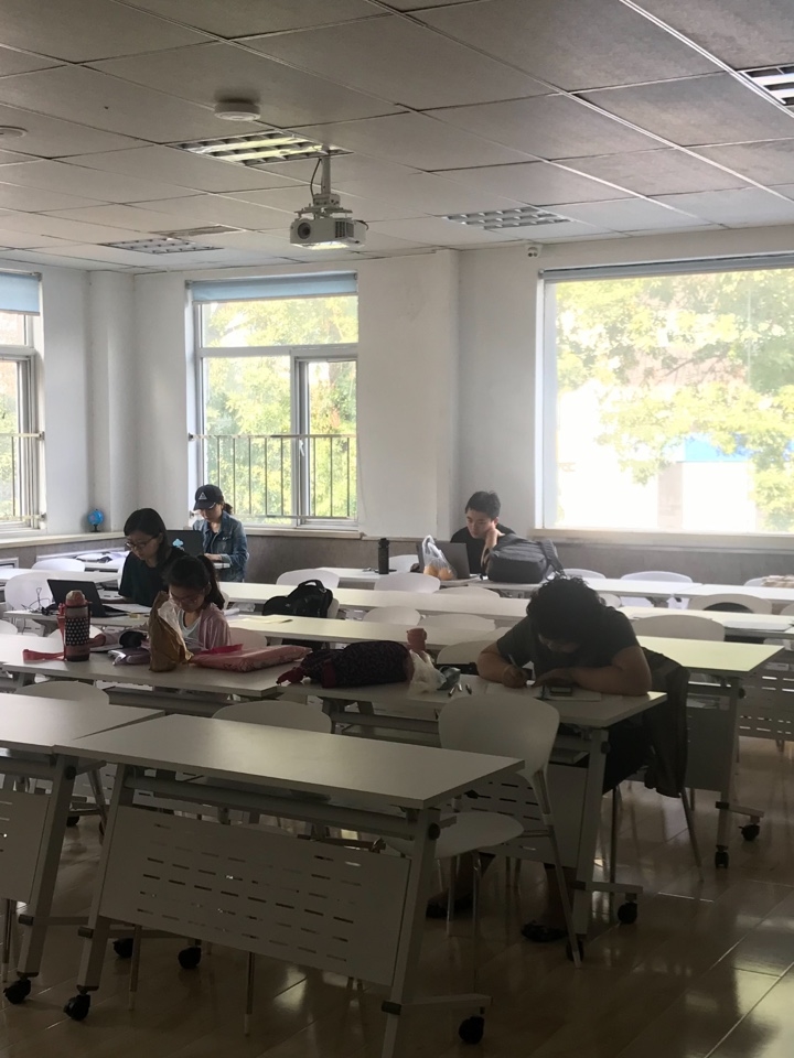 家长也在认真学习