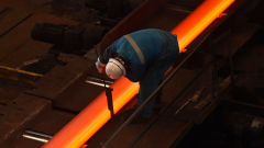 制造钢铁持续走低+不确定性，2024全球经济“凶多吉少”？