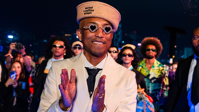 路易威登男装创意总监Pharrell-Williams周四晚在香港举行了一场华丽的时装秀