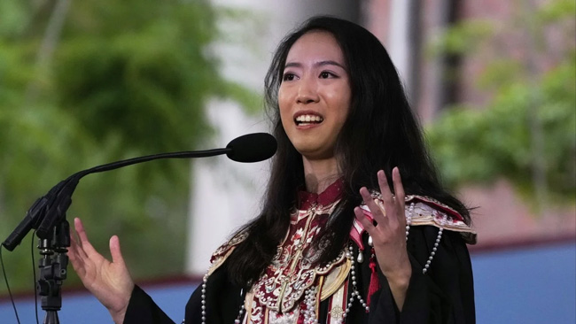 哈佛女性学生蒋雨融致辞的“空洞”与网络揭批的暴劣