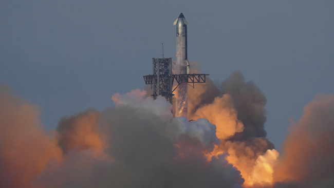 航天SpaceX在第10次发射中将星舰送入太空并部署测试卫星