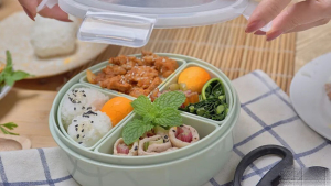 盒饭快餐午餐阴影下的中产家长