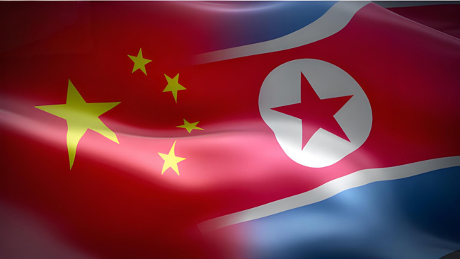 中国朝鲜国旗一周世界舆论聚焦：朝鲜外相为何访华？