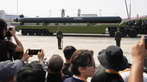 中国军事武器中国新型鱼雷状水下无人潜航器周三在北京的阅兵式上首次亮相