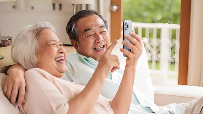 视频｜围猎、蓝海、还是新韭菜？3亿中国老人的屏幕真相