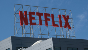 网飞Netflix股价重挫35%，创2004年以来最大单日跌幅