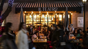 视频|160万家餐厅倒闭,他们却在闷声发大财?