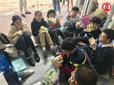 中午在考场附近吃午饭