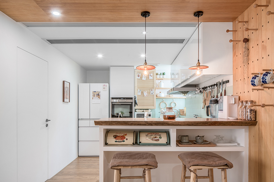 02-Kitchen in Wooden Frame