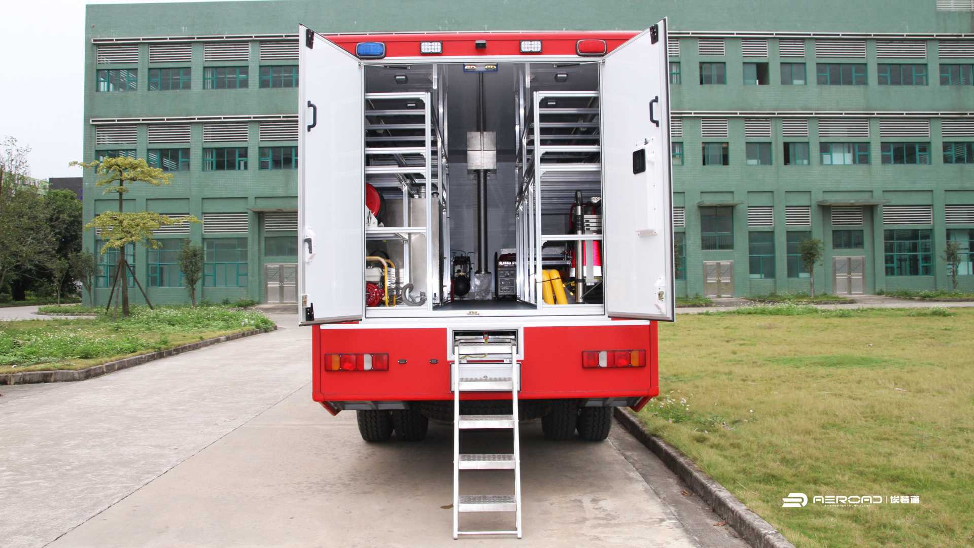 2.3 隱藏式抽拉梯