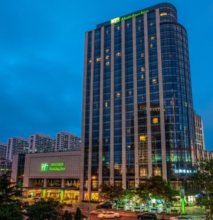 青島中心假日酒店