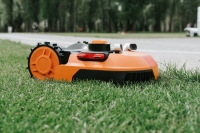 robot-lawn-mower-2022-08-01-03-55-41-utc