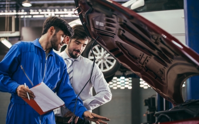 automotive-maintenance-mechanic-explain-repair-con-2022-01-06-16-30-07-utc