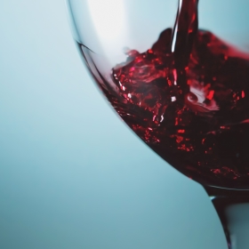 red_wine_glass_3-wallpaper-2880x1800