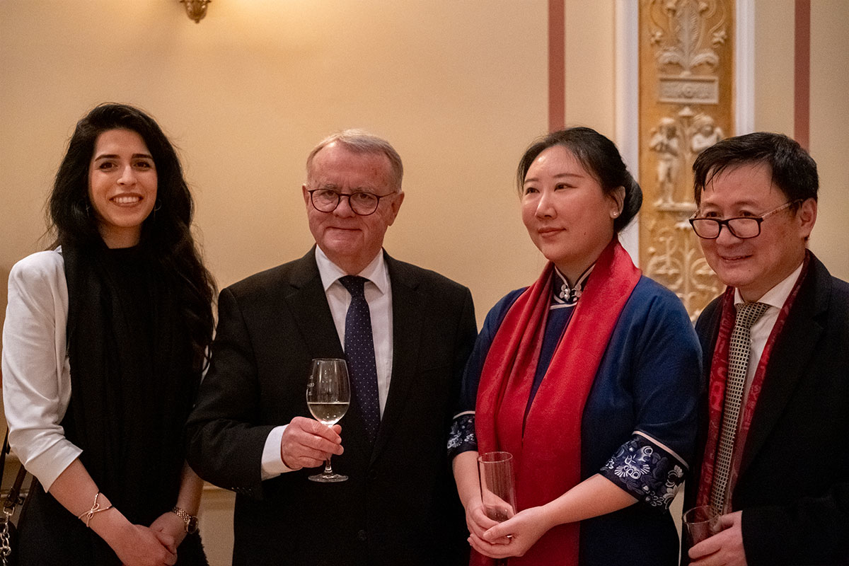 奥地利联邦文体总局主席前布根兰州州长、红党著名领袖、奥地利国会中奥关系推进奖章得主汉斯·尼斯尔