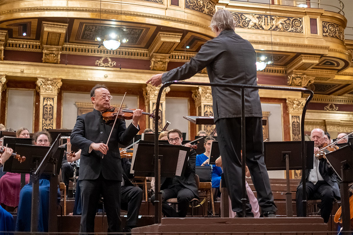 中国中央歌剧院院长、中国管弦乐协会会长、著名小提琴家刘云志