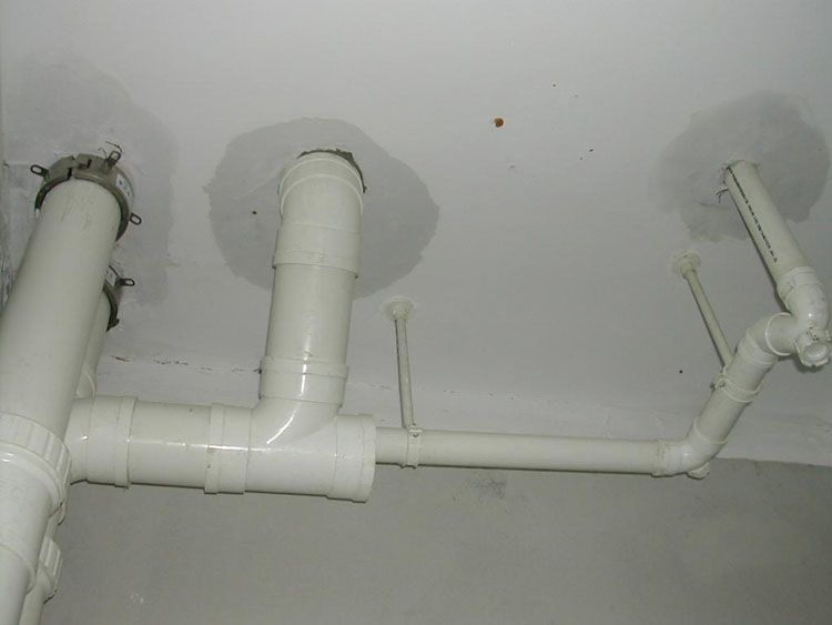 厕所漏水到楼下怎么处理？03