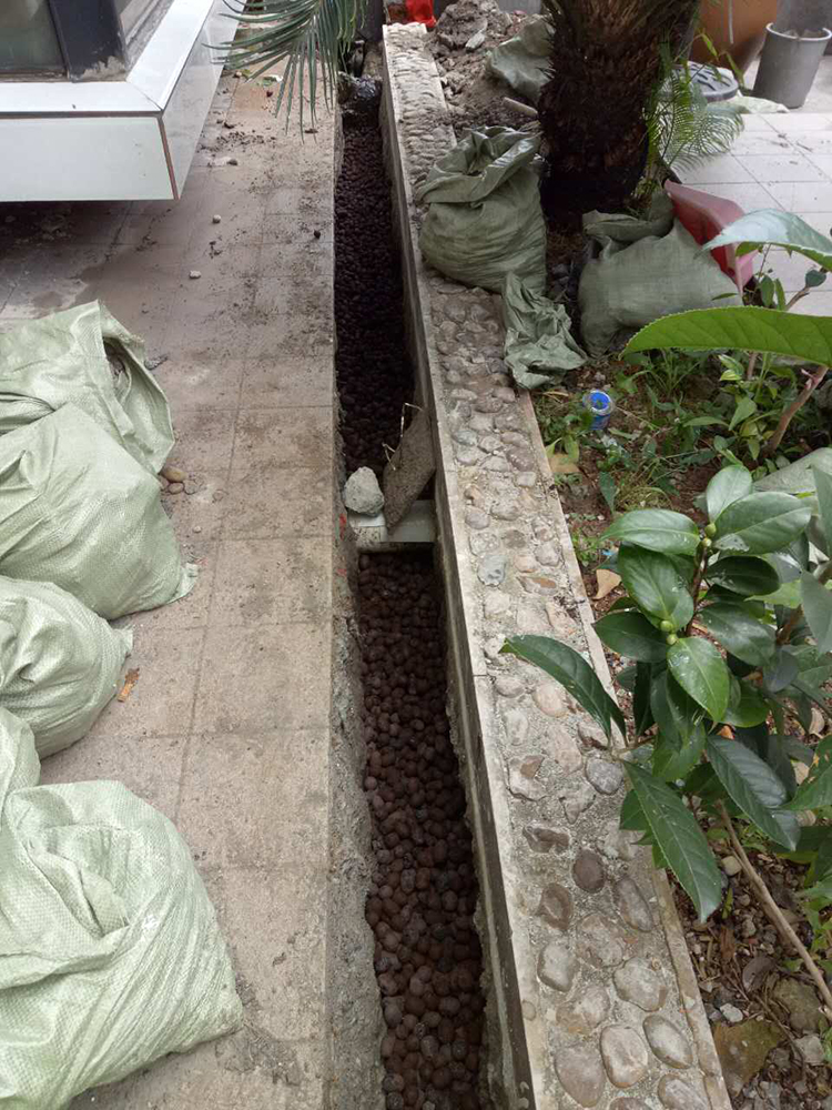 排水沟漏水维修-施工中03